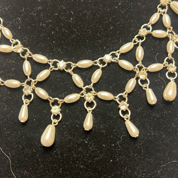 Beaded necklace with Faux pearls - Picture 2 of 4